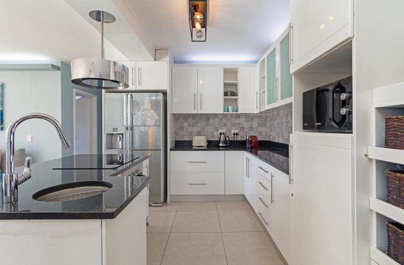 To Let 2 Bedroom Property for Rent in Dolphin Beach Western Cape